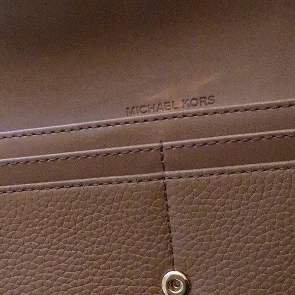 Michael Kors NWOT wallet - Picture 4 of 6